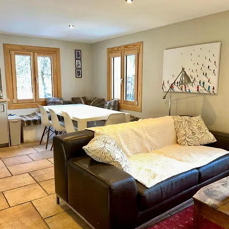 3 Bedrooms, Whole Floor, New Kitchen, Town Centre Апартаменты